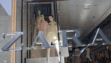 FILE PHOTO: Pastels are displayed in the front window of Zara in the Manhattan borough of New York City, New York, U.S., March 30, 2021. REUTERS/Caitlin Ochs./File Photo