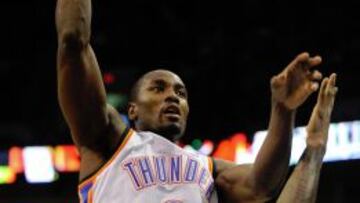 Serge Ibaka en acción.