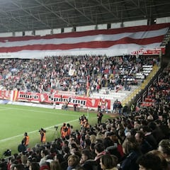 El Molinón-Quini se viste de gala para recibir a un líder en racha