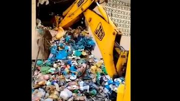 Rescatan en El Prat a un vecino que vivía “enterrado en basura”