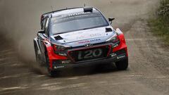 Thierry Neuville durante el Rally de Finlandia.