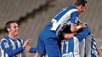 <b>AL FIN TRANQUILOS. </b>Como una piña, los jugadores del Espanyol celebraron cada uno de los tres goles con los que eliminaron al Celta.