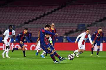 1-0. Leo Messi marcó de penalti el primer gol.