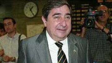 <b>TRANQUILIDAD.</B> El máximo dirigente del Deportivo asegura que la victoria en el Bernabéu aportará tranquilidad al equipo.