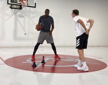 Serge Ibaka y Hugo López.