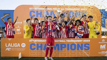 29/12/23 PARTIDO FUTBOL BASE CANTERA
LALIGA FUTURES XXVII EDICION EN MASPALOMAS FINAL
REAL MADRID - ATLETICO DE MADRID
ALEGRIA CELEBRACION COPA TROFEO CAMPEONES
FOTO ENVIADA NESTOR.CEBRIAN.