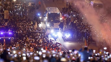 Recibimiento al bus del Real Madrid en la ida de octavos de final de la Champions contra el PSG en febrero de 2018.