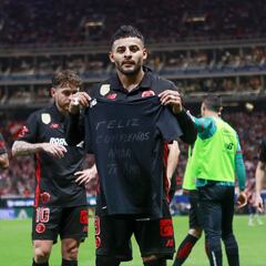 Afición de Chivas no soporta a Alexis Vega