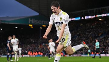 LEEDS, ENGLAND - JANUARY 02: Daniel James of Leeds United celebrates after scoring their sides third goal during the Premier League match between Leeds United and Burnley at Elland Road on January 02, 2022 in Leeds, England. (Photo by Stu Forster/Getty Images)