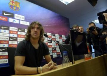 Carles Puyol jugador del Barcelona anuncia  a los medios de comunicación durante una rueda de prensa que dejará el club catalán al final de la temporada.