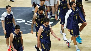 GRAFCVA6263. VALENCIA, 24/06/2020.- Los jugadores del Real Madrid abandonan la cancha al finalizar el segundo partido de la cuarta jornada del grupo B de la fase final de la Liga Endesa que han disputado ante el Mora Banc Andorra, en el pabellón de la Fue