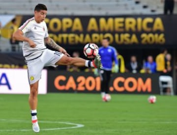 Colombia's James Rodriguez warms up before a Copa America Centenario football match against Paraguay in Pasadena, California, United States, on June 7, 2016.  / AFP PHOTO / Frederic J. Brown