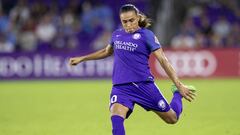 Este mi&eacute;rcoles 14 de abril, &aacute;rbitras y jugadoras de Orlando Pride y Gotham FC se arrodillaron en el Himno Nacional para protestar contra el racismo.