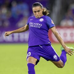 Árbitras y jugadoras de Orlando Pride y Gotham FC se unen contra el racismo