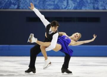 Kaitlyn Weaver y Andrew Poje durante el Programa Corto Danza Patinaje sobre hielo