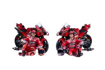 Francesco Bagnaia y Enea Bastianini en la presentaci¨®n de la nueva Ducati para la temporada 23.