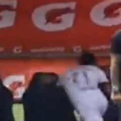 Vídeo: El incontrolable berrinche de Gustavo del Prete tras salir de cambio en el Pumas vs San Luis