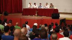 Rúben Semedo attends a talk by Marcelino and Parejo in prison