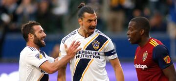 Zlatan es uno de los delanteros más temperamentales del fútbol. El sueco siempre se ha destacado por su actitud un poco arrogante. Cuando se fue de la MLS dijo: "Querían Zlatan y les di Zlatan, Vine, vi y vencí. Gracias a Los Angeles Galaxy por hacerme sentir vivo otra vez. La historia continúa, ahora vuelvan a ver béisbol", afirmó