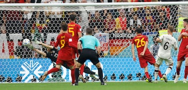 Tremenda parada de Unai Simón tras un tiro desde dentro del área de Joshua Kimmich.