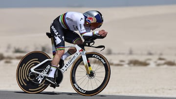 Remco Evenepoel, en la contrarreloj del UAE Tour en Abu Dabi.
