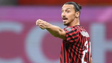 Ibrahimovic, con la camiseta del Mil&aacute;n durante un partido con el Atalanta.