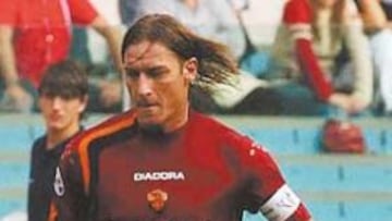 <b>SE QUEDA SOLO. </b>Totti no verá nuevos fichajes en dos años.
