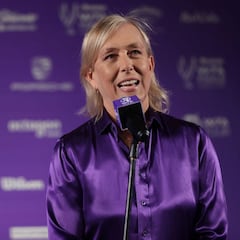 Martina Navratilova announces she has overcome cancer