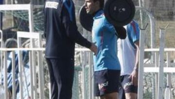 <b>PESAS. </b>Agüero trabajó ayer su musculatura durante el entrenamiento del Atlético.