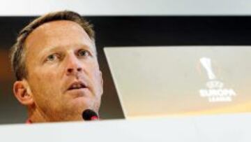 Van den Brom: "El Athletic es el equipo favorito del grupo"