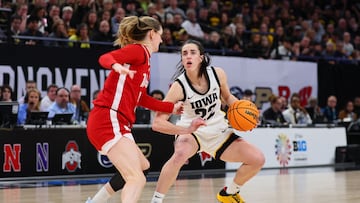 Caitlin Clark #22 of the Iowa Hawkeyes