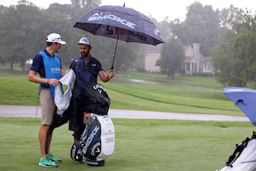 GREENSBORO, NORTH CAROLINA - AUGUST 07: Erik van Rooyen stands under an umbrella on the 16th tee during practice before the Wyndham Championship at Sedgefield Country Club on August 07, 2024 in Greensboro, North Carolina.   David Jensen/Getty Images/AFP (Photo by David Jensen / GETTY IMAGES NORTH AMERICA / Getty Images via AFP)