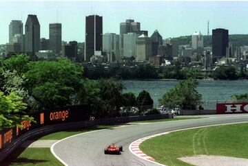 A pesar de su aspecto de trazado permanente, el circuito Gilles Villeneuve, también conocido como Montreal, se asienta sobre una isla artificial situada en el río San Lorenzo y que es parte del Parque Jean-Drapeau de la ciudad de Montreal. Además de la F1 por su asfalto han rodado la ChampCar, la Nascar y la Fórmula Atlantic. Conocido en sus orígenes como Circuito de Île Notre-Dame aprovechó la isla creada para la Expo del 67 para asentarse y casi la mitad de la pista, desde la curva cerrada hasta después de la zona de pits, discurre junto al Olympic Basin, un enorme estanque rectangular que se creó para los eventos de remo y piragüismo de los Juegos Olímpicos de verano de 1976 en Montreal. el circuito está abierto a los visitantes, entre carreras, para caminar, correr, andar en bicicleta, patinar en línea y conducir