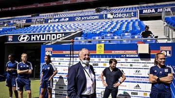 Olympique Lyonnais French president Jean Michel Aulas visits players during a training session, on June 18, 2020 in Decines Charpieu Groupama Stadium. (Photo by JEFF PACHOUD / AFP)