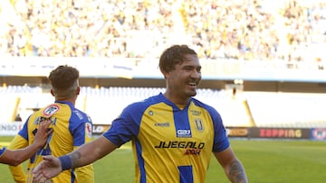 Volvió de Italia para dejar a su equipo líder de la B chilena: ¡golazo de tiro libre al ángulo!