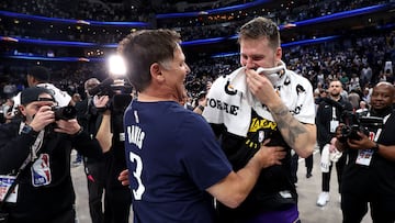 DALLAS, TEXAS - APRIL 09: (L-R) Mark Cuban embraces Luka Doncic #77 of the Los Angeles Lakers after the game against the Dallas Mavericks at American Airlines Center on April 09, 2025 in Dallas, Texas. NOTE TO USER: User expressly acknowledges and agrees that, by downloading and or using this photograph, user is consenting to the terms and conditions of the Getty Images License Agreement. Sam Hodde/Getty Images/AFP (Photo by Sam Hodde / GETTY IMAGES NORTH AMERICA / Getty Images via AFP)