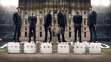 Militao, Carvajal, Mbappé, Bellingham, Vinicius y Courtois posan con el nuevo traje. 