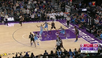 ¡Qué noche de Paul! Dio una clase maestra de asistencias