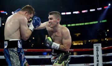 Las imágenes del memorable recital de Canelo frente a Smith