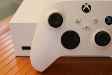 Xbox Series S en todo su esplendor: consola y mando al detalle