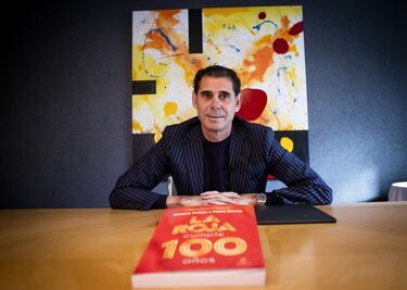 Uno de los grandes defensas en la historia del fútbol español, Fernando Hierro salió del Madrid en 2003.Se fue al Al-Rayyan catarí, para regresar a Europa en 2005, a las filas del Bolton inglés, donde se retiró. Comenzó una espléndida carrera fuera de los banquillos: fue director deportivo de la Selección en la mejor etapa de ésta con la conquista de una Eurocopa y el Mundial de Sudáfrica. Fue ayudante de Ancelotti en el Madrid (2014-15) y entrenador del Oviedo en la campaña 2016-17. Un año después fue el seleccionador español en el Mundial de Rusia en 2018 tras el cese de Julen Lopetegui a escasas horas del debut de la Selección. Tiene empresas en Málaga junto a su familia de mangos y aguacates. No jugó la final ante el Valencia de inicio: sustituyó a Salgado en el minuto 84. MArcño un gol en 10 encuentros.