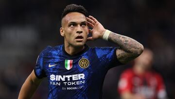 Lautaro Martínez, jugador del Inter, celebra uno de los goles contra el Milan en la Copa.