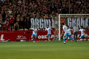 2-2. Antoñito celebra el gol del ascenso a Segunda División en el minuto 124 de la prórroga.