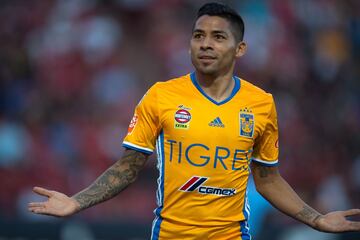 A pesar de que en Tigres todos quieren ver el trabuco Gignac-Enner-Vargas, Aquino es un elemento que no puede pasar desapercibido, ya que sabe encarar y provocarles dolores de cabeza a los rivales.