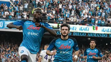 Napoli's Nigerian forward Victor Osimhen (L) celebrates after scoring a penalty to open the scoring during the Italian Serie A football match between SSC Napoli and Fiorentina on May 7, 2023 at the Diego-Maradona stadium in Naples. - Napoli makes their first appearance in front of their home fans on May 7 since becoming Italian champions for the first time since 1990 when they host Fiorentina. (Photo by Tiziana FABI / AFP)