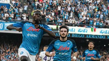 Napoli's Nigerian forward Victor Osimhen (L) celebrates after scoring a penalty to open the scoring during the Italian Serie A football match between SSC Napoli and Fiorentina on May 7, 2023 at the Diego-Maradona stadium in Naples. - Napoli makes their first appearance in front of their home fans on May 7 since becoming Italian champions for the first time since 1990 when they host Fiorentina. (Photo by Tiziana FABI / AFP)