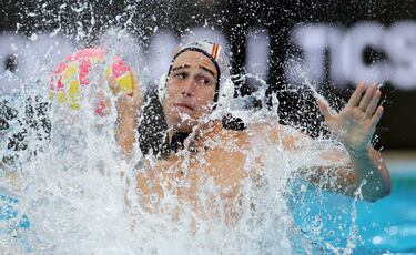 Álvaro Granados Ortega lanza a portería.