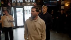 Messi, Henry & Luis Suárez surprise fans in Miami bar in new Lay’s ad