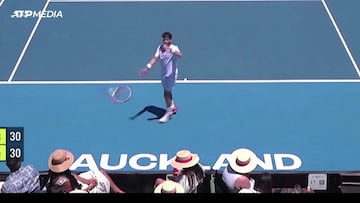 Bochorno en el tenis: un ex top 10 de la ATP estampa su raqueta contra una espectadora