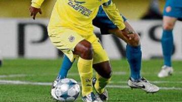 <b>PROBLEMA. </b>La posible baja de Marcos Senna, junto a la de otros compañeros, puede ser un quebradero de cabeza importante para el técnico Manuel Pellegrini.